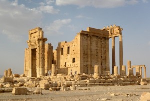 A general view shows the Temple of Bel in the historical city of Palmyra, Syria, August 4, 2010. The hardline Islamic State group has destroyed part of an ancient temple in Syria's Palmyra city, a group monitoring the conflict said on August 30, 2015. The militants targeted the Temple of Bel, a Roman-era structure in the central desert city, the Syrian Observatory for Human Rights said. Picture taken August 4, 2010.    REUTERS/Sandra Auger  TPX IMAGES OF THE DAY   - RTX1QFZ9