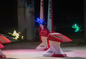 08DRONES2-master675