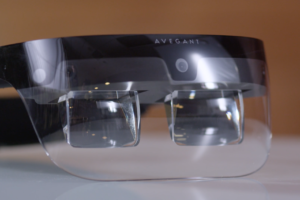 avegant_ar_headset_demo_2.1489080503-2