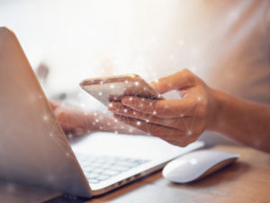 thinkstockphotos-tech-phone-laptop-675913278