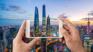 virtual-reality-on-smartphone-1068x601